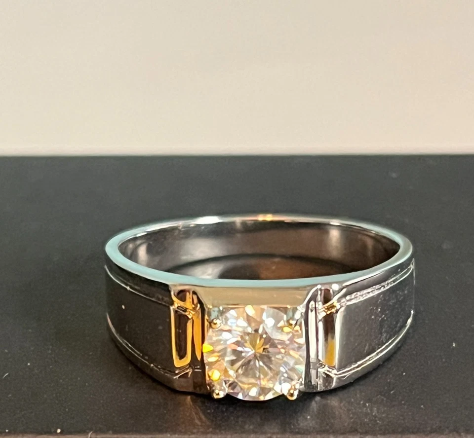 New Men's High Polish 14K White Gold Plated 7mm/1ct Moissanite Ring, Size 10 - Image 2 of 4