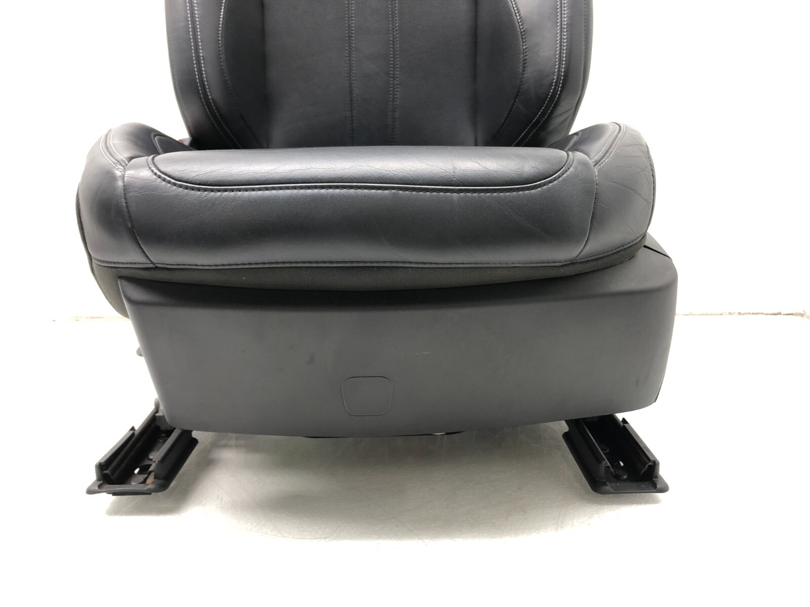 2017-2020 MASERATI LEVANTE S LEFT DRIVER FRONT SEAT ASSEMBLY OEM.