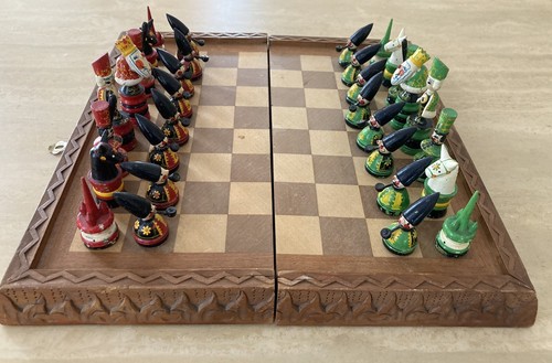VTG Erzgebirge Schachspiel Deutsche German Chess Set w/Handcarved Wooden Board - 第 1/19 張圖片