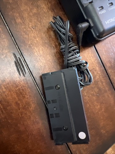 Hitachi VM-AC84A Battery Charger And Adapter - Picture 4 of 7