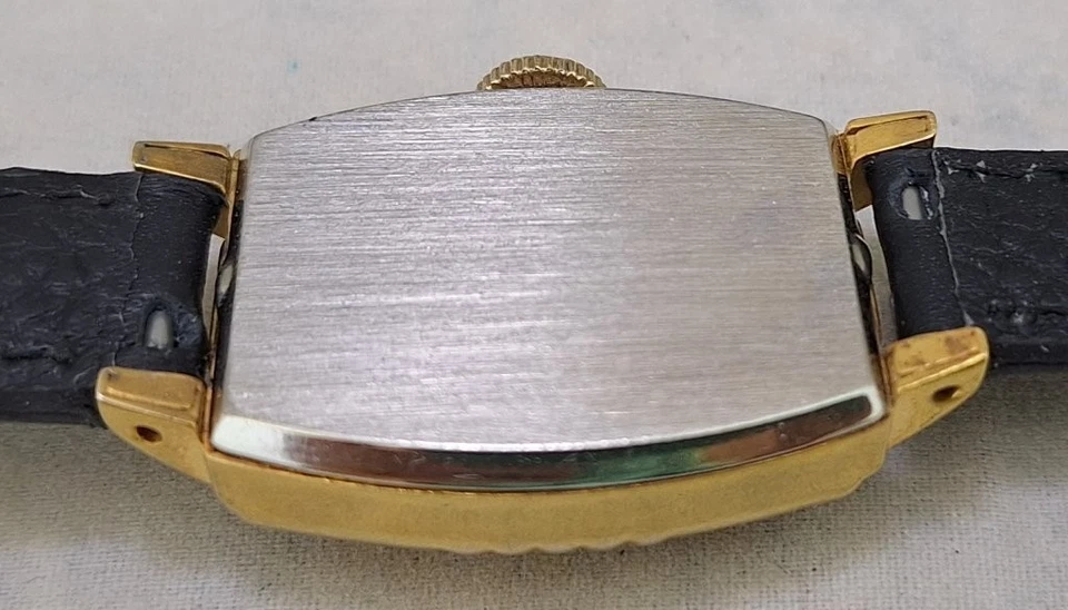 Reloj Ingersoll Mickey Mouse 1939 ULTRA RARO tono dorado reparado y ponible Foto 4 de 4