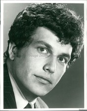 1970 David Arkin Celebrity Film Storefront Lawyers Drama Press Photo 7x9