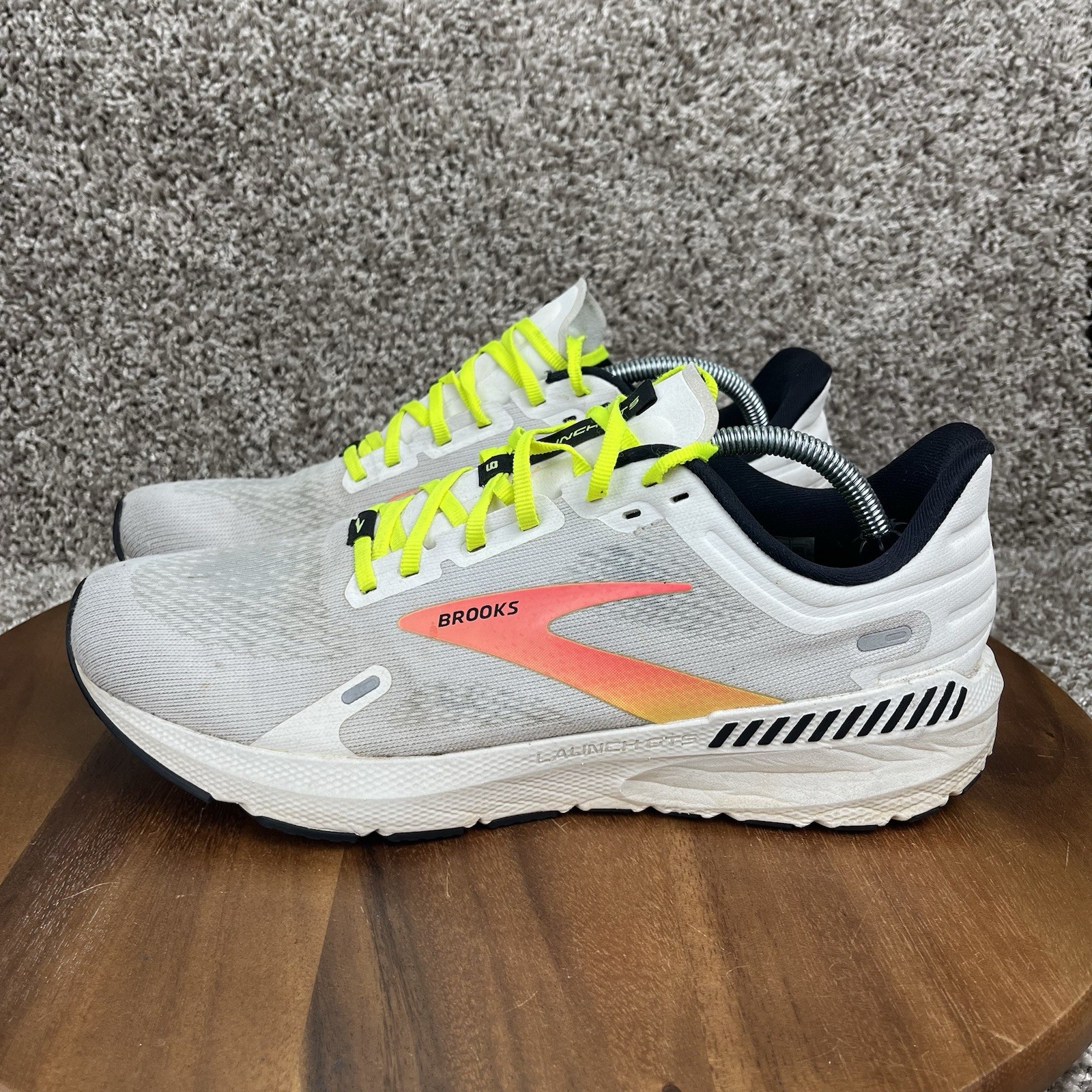 Brooks Mens Launch GTS 9 Sz 11.5 D White & Pink Running Shoe Sneaker 1103871D148 thumbnail 4