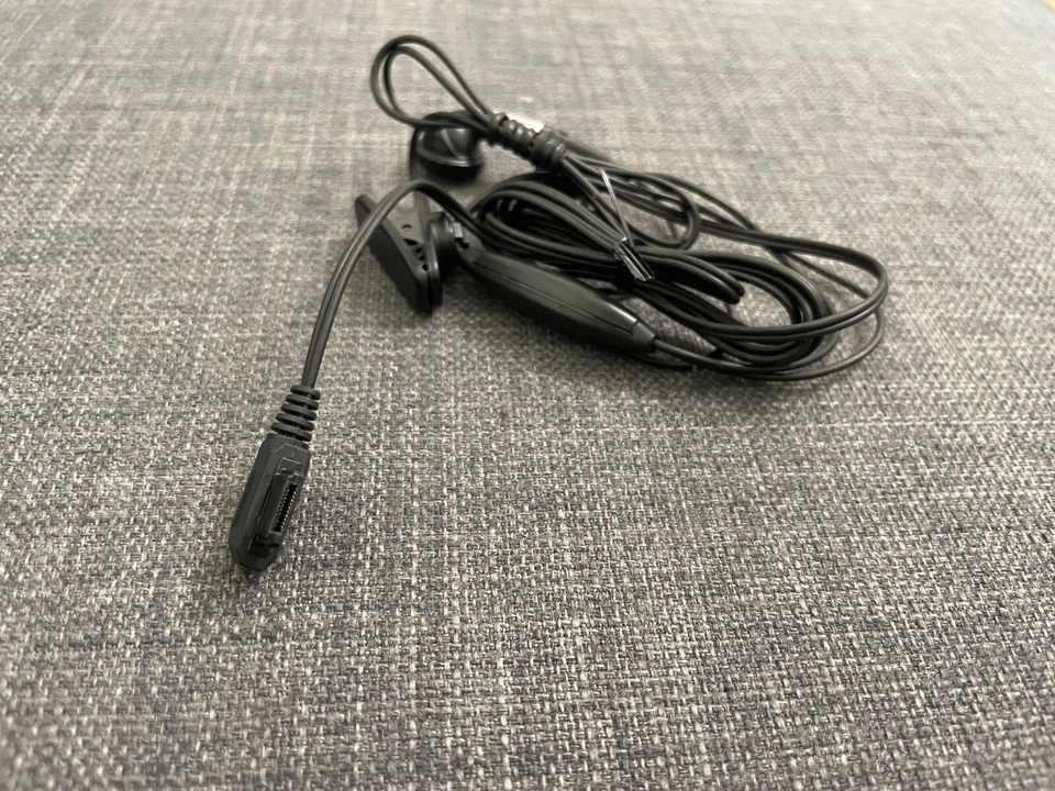 SHARP 703SHf 705SH 802SH 902SH 903SH SX313 SX633 SX813 SX833 Original Earphones - Image 2 of 4
