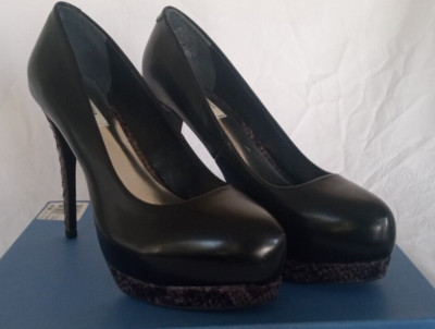 NIB Simply Vera Wang Melrose Black Platform Stiletto Pump High Heels Size 8
