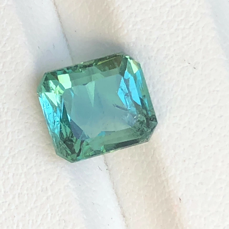Piedra preciosa suelta turmalina color azul aguamarina corte natural de 3,20 quilates de Afganistán  Foto 2 de 4