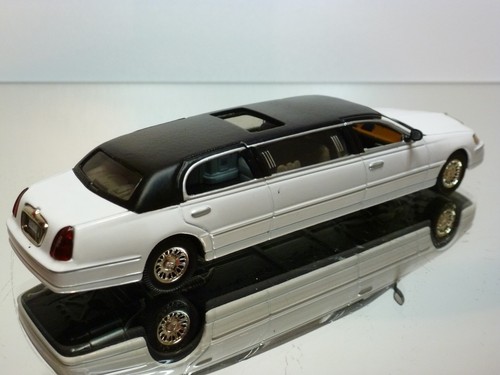 SUN STAR LINCOLN TOWN CAR STRETCH LIMOUSINE - WHITE 1:43 - EXCELLENT - 7 - Picture 5 of 7