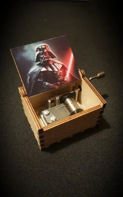 BREIZH LIZENZ Star Wars Der Imperiale Marsch aus Holz Spieluhr - personalisierbar
