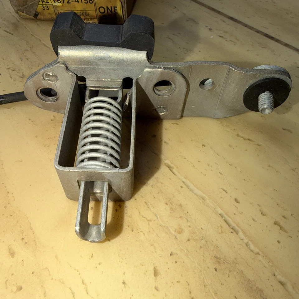 Новый из старых запасов защелка в сборе для правосторонней стойки пикапов GM GMC Chevy 15724158 88-98 - Изображение 3 из 4