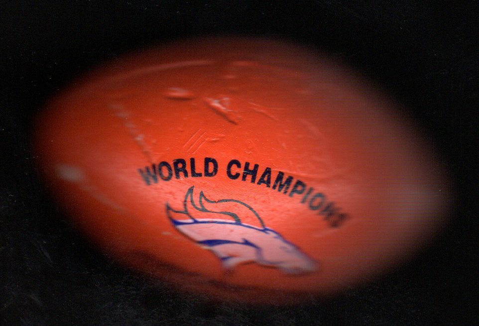 1998 DIAMOND SHAMROCK Denver Broncos World Champions Styrofoam