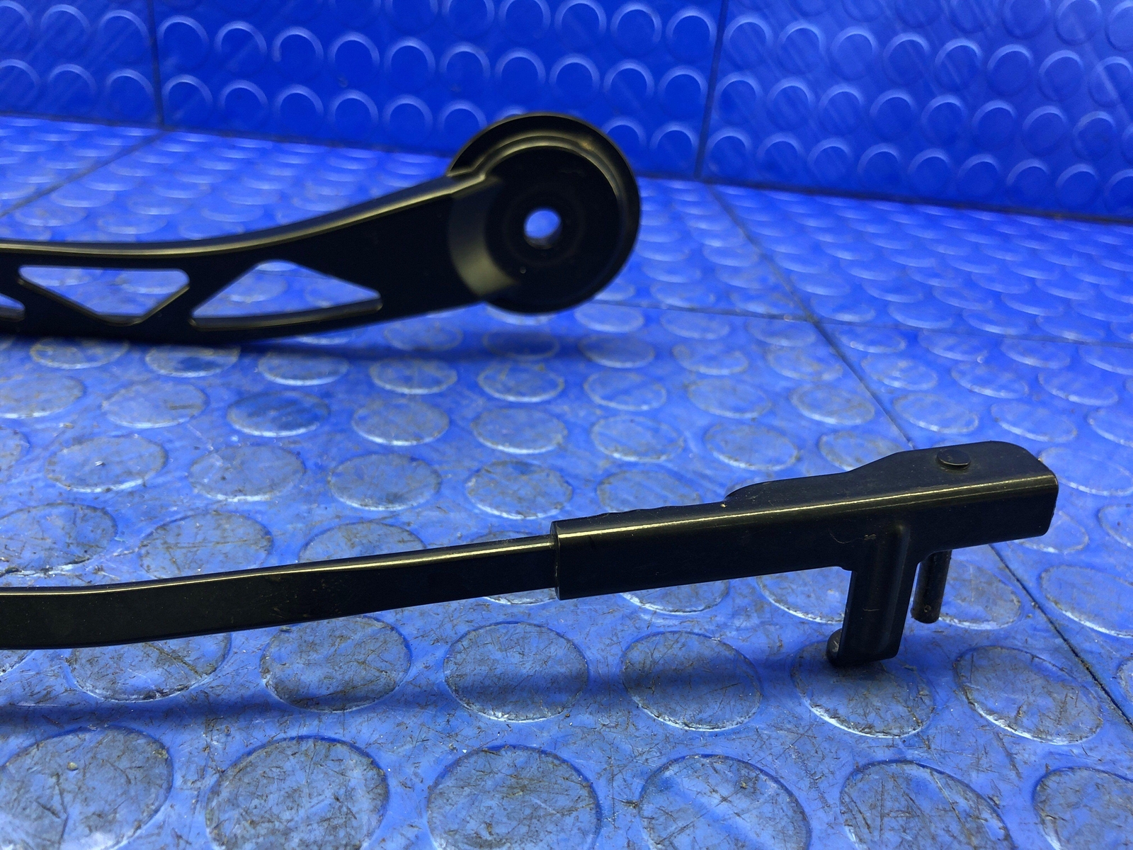 2014-2020 BMW I8 OEM FRONT RIGHT AND LEFT WINDSHIELD WIPER ARM SET