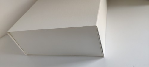 Harrods Gift Box Medium Cream 40cm - Picture 4 of 13