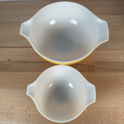 2 cuencos mezcladores vintage Pyrex amarillo Cenicienta 443 2-1/2 cuartos & 1-1/2 pt. - Imagen 2 de 8