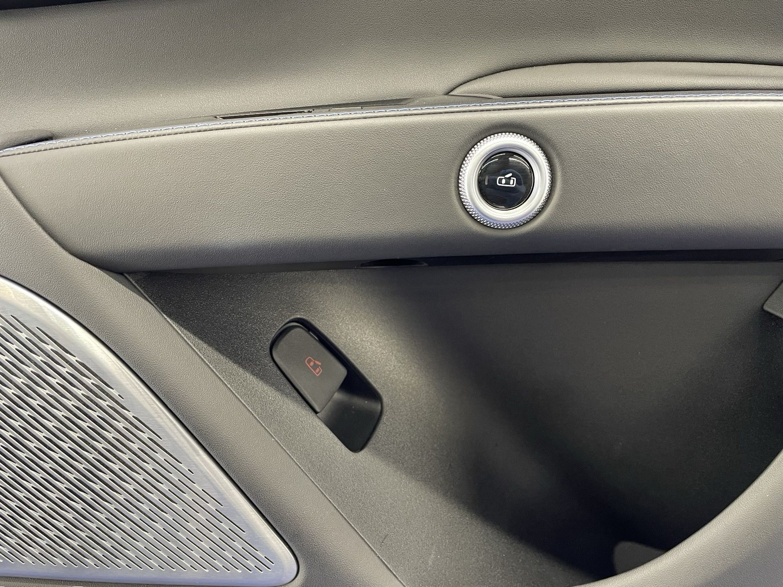 2023-2026 MASERATI GRECALE M182 SOMUS FABER FRONT RIGHT INTERIOR DOOR TRIM PANEL