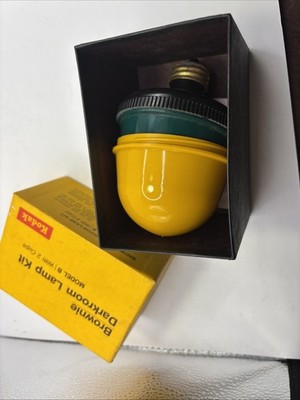 Kodak Brownie Darkroom Lamp Kit Model B With 2 Cups, Series 0 (Yellow) & 3 Green
