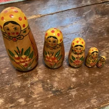 Vintage Russian nesting dolls 5 pieces 6" tall
