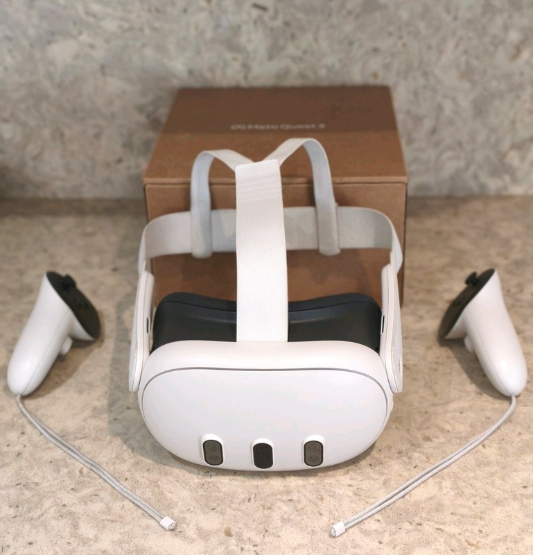 Meta Quest 3 VR Headset (With Controllers) - 128GB ✅