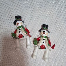 CERAMIC WORLD 2001 SET OF 2 SNOWMEN MOVING LEGS SHELF SITTER OR TREE ORNAMENT