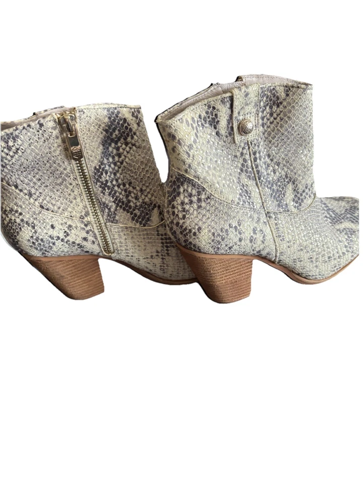 Vince Camuto Hammerton 6M Snake Print Ankle Bootie Natural Spark Leather Women - Image 4 of 4