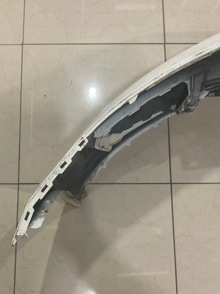 Cubierta del parachoques delantero blanca Volkswagen Passat 2016 2017 2018 561+807+221 OEM Foto 2 de 4