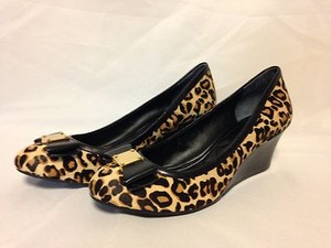 tali grand bow wedge pumps