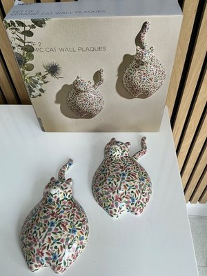 NEU UND VERPACKT Next Hübsches 2er-Set Blume kleine Katze Keramik Wandkunst/Wandtafeln