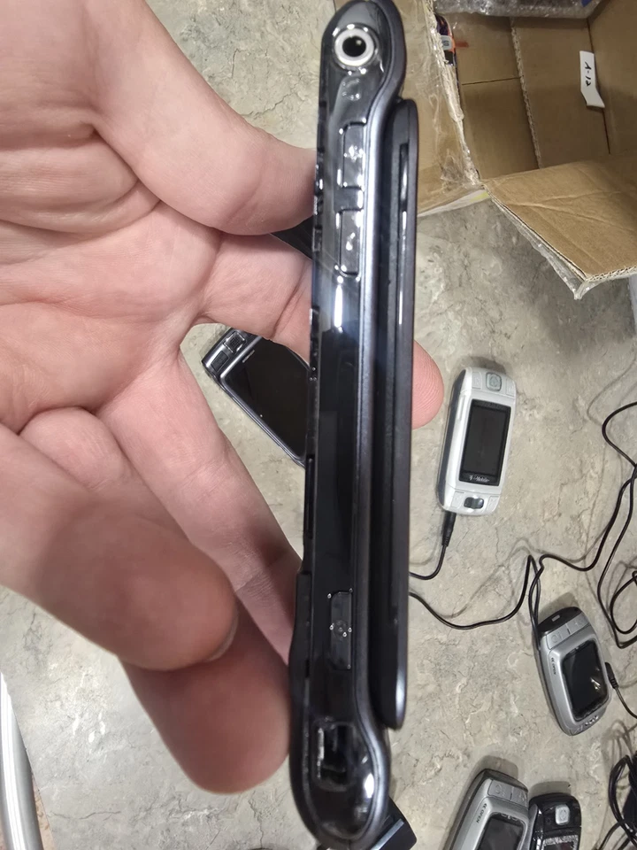 T-Mobile Sidekick LX 09, A09 THEMES, Vintage, RARE,Sharp Pv300, Great Condition  - Image 4 of 4