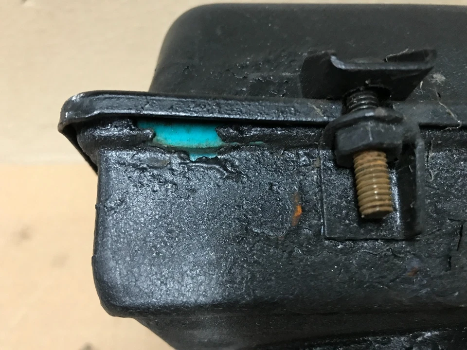 GENUINE FERRARI MONDIAL 8 AIR INTAKE BOX / FILTER BOX 115742 1980 - 1982 W223 - image 4 of 4