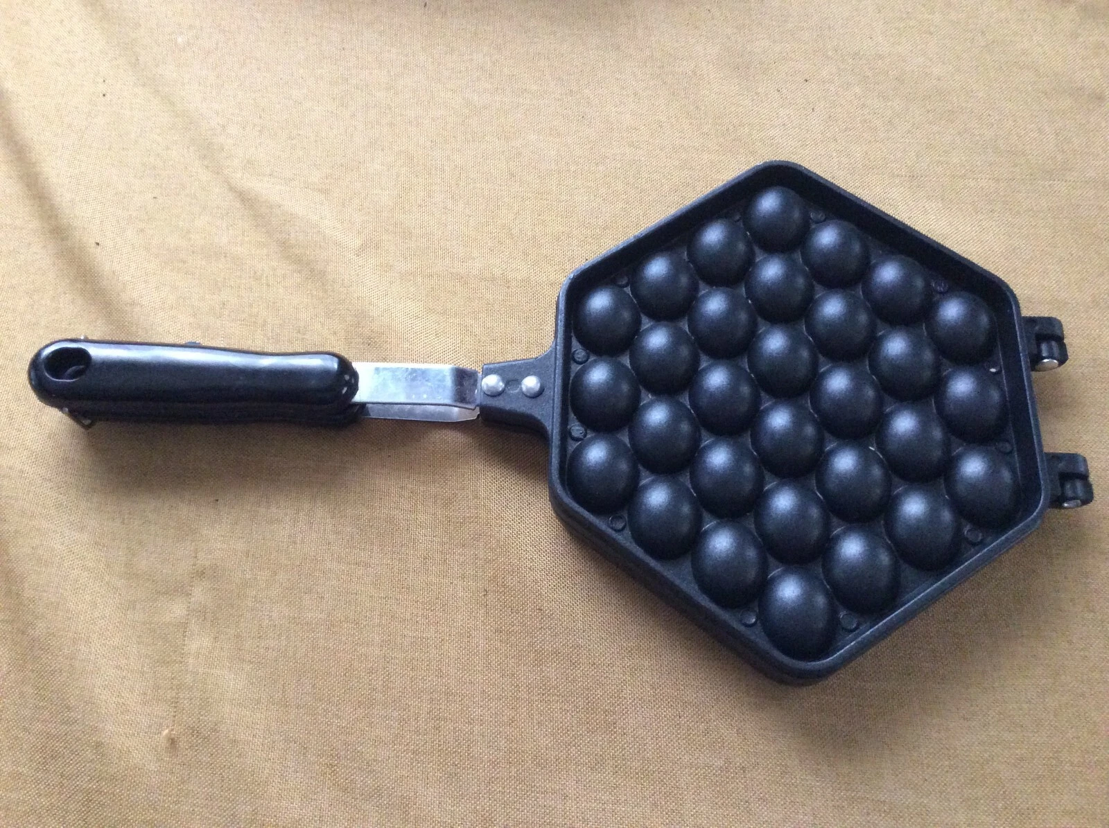 Bubble Waffle Maker Pan Hand Held Egg Waffle Pan Aluminum Alloy Non-stick
Opens in a new window or t
