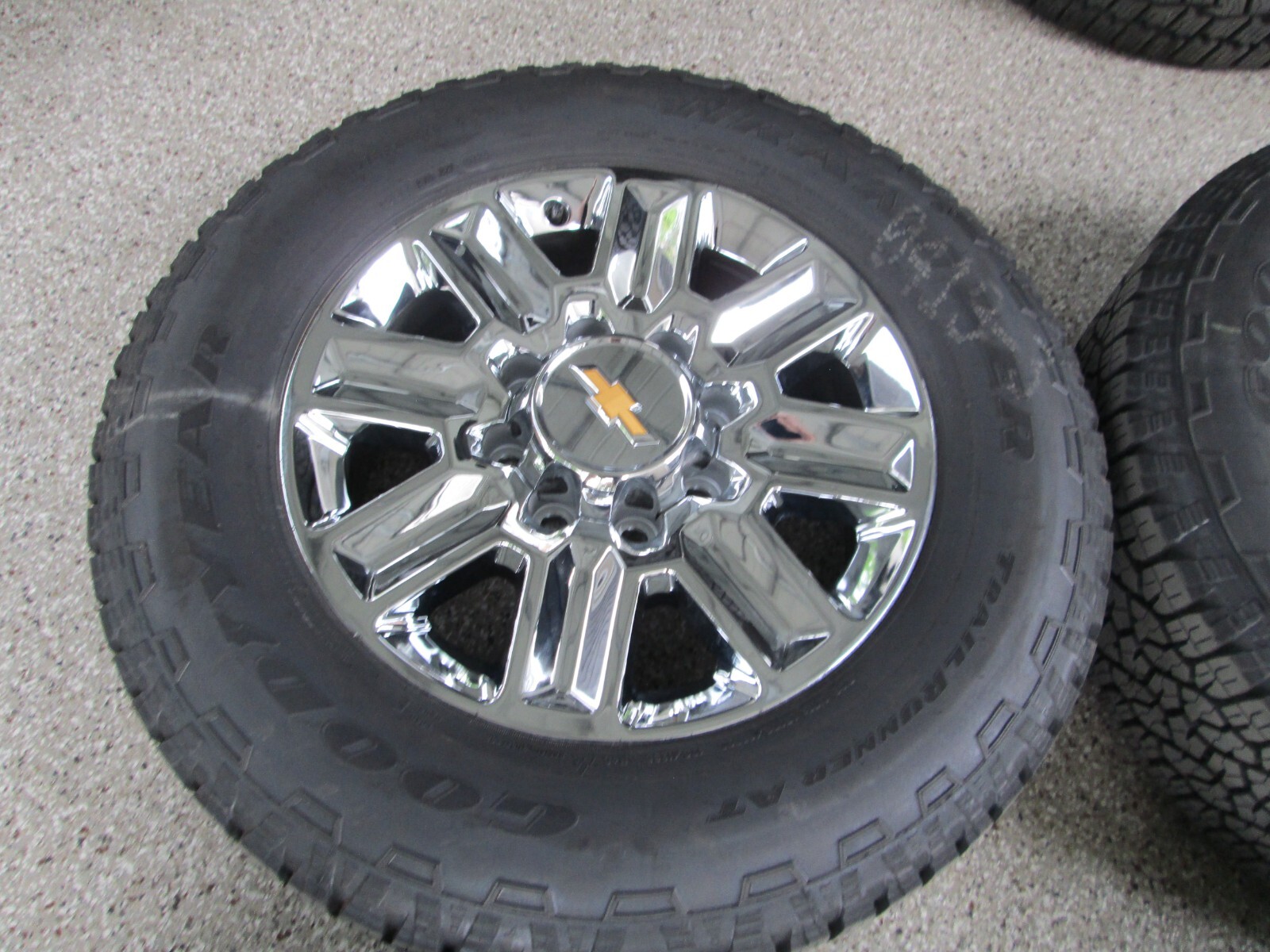 20" CHEVY 2500 HD 3500 HD OEM FACTORY WHEELS RIMS TIRES 2023 HIGH