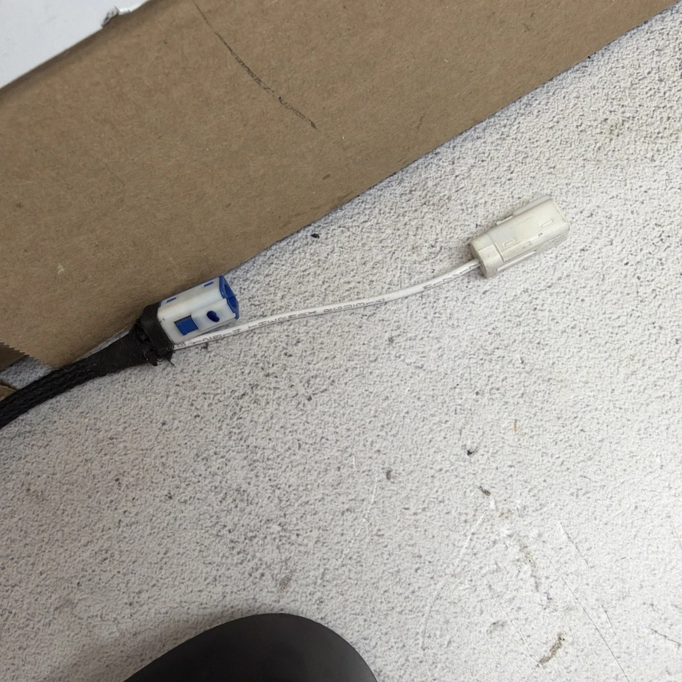 Chrysler 300 Dodge Ram Jeep 2005-2012 antena satelital genuina montada en el techo OEM Foto 4 de 4