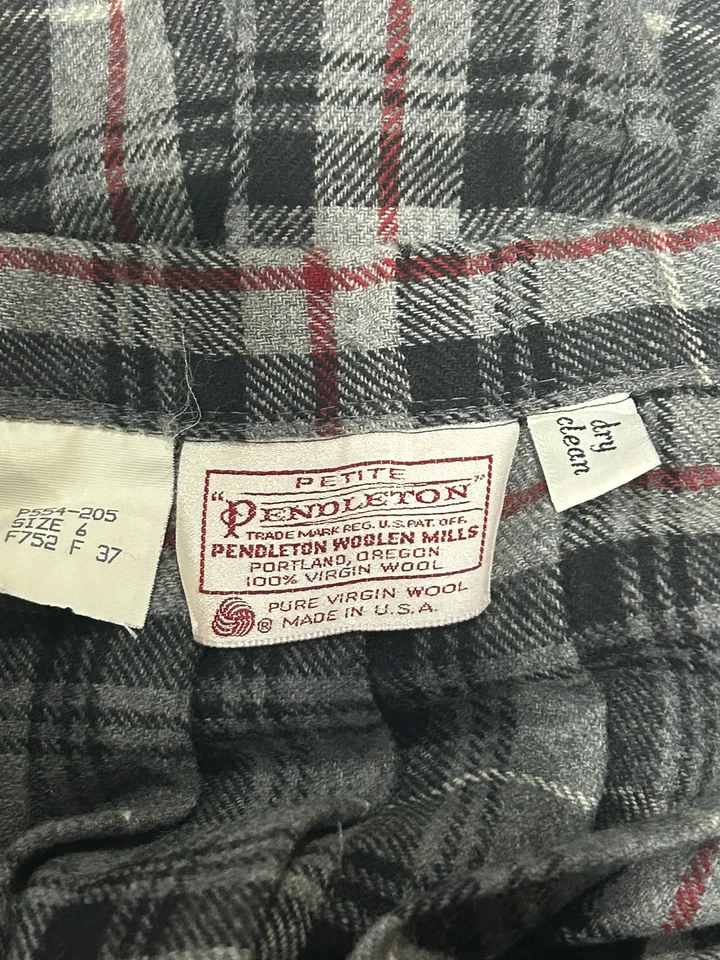 Vintage 1970s Pendleton USA Wool Gray/Black Plaid Kilt Size 6 30" - Image 3 of 4