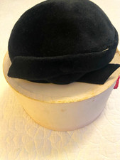 1950  s Vintage Women's Black Felt Cloche Hat with Bow, One Size - Fall/Winter