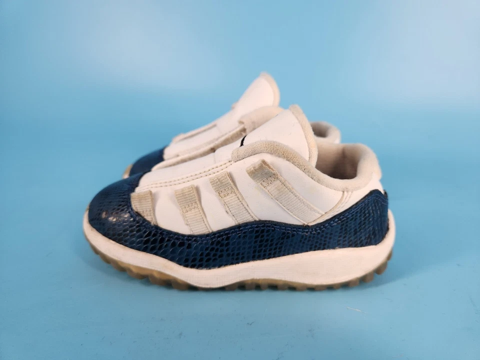 Nike Air Jordan XI 11 2019 piel de serpiente baja azul marino - niño pequeño talla 8 (CD6849-102) Foto 4 de 4