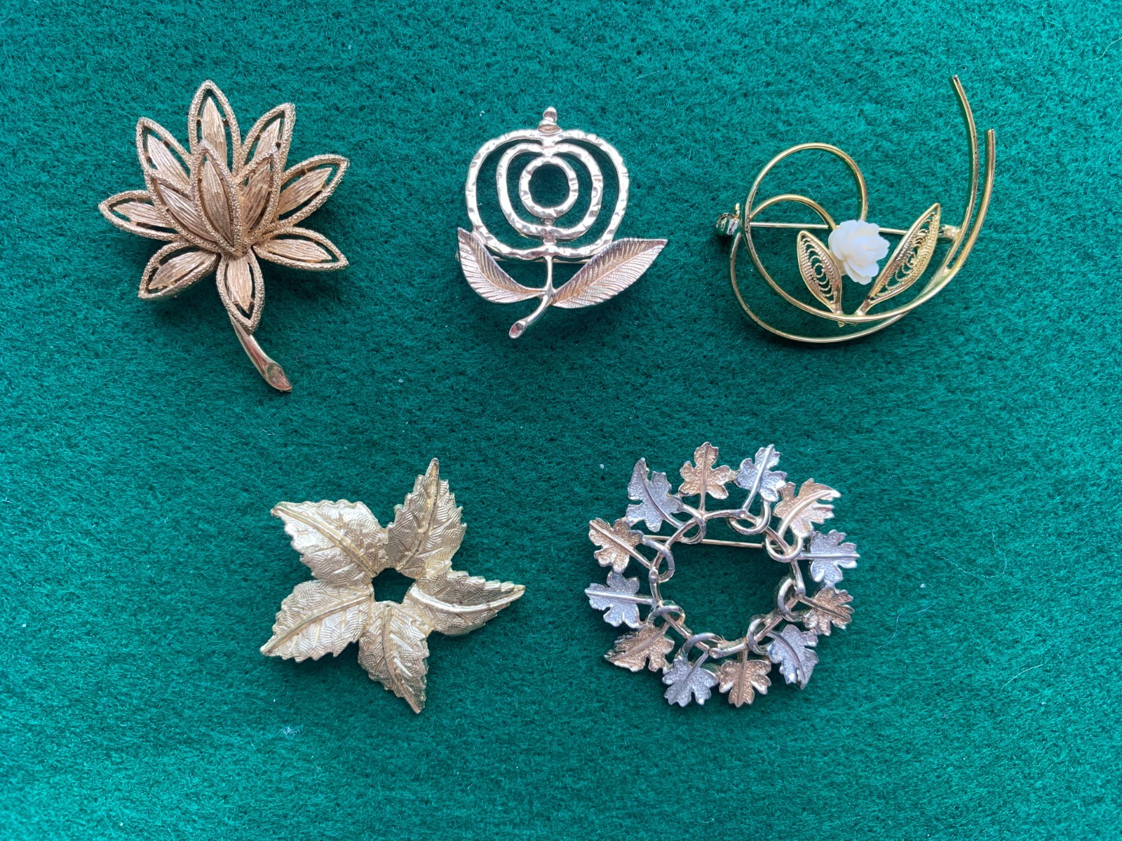 Vintage Brooch Lot 5 Pc Signed & Unsigned Gold Tone Sarah Coventry Avon