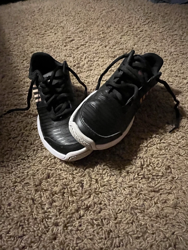 Zapatos de cancha de tenis K Swiss para mujer usados una vez talla 7 EE. UU. Foto 4 de 4