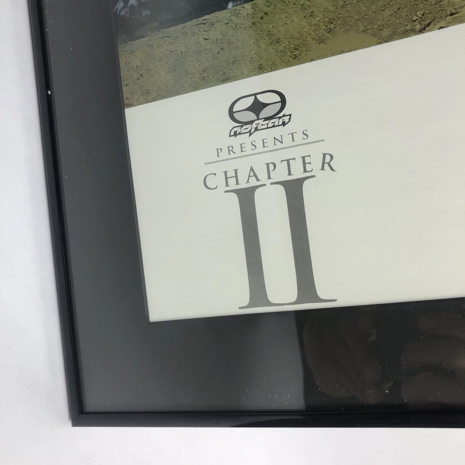 Póster firmado por Travis Pastrana enmarcado mate sin miedo backflip 42,5"x30,5" Foto 2 de 4