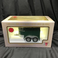 NIB Motor City Classics Green Horse Trailer #94003 1:18 Scale Diecast