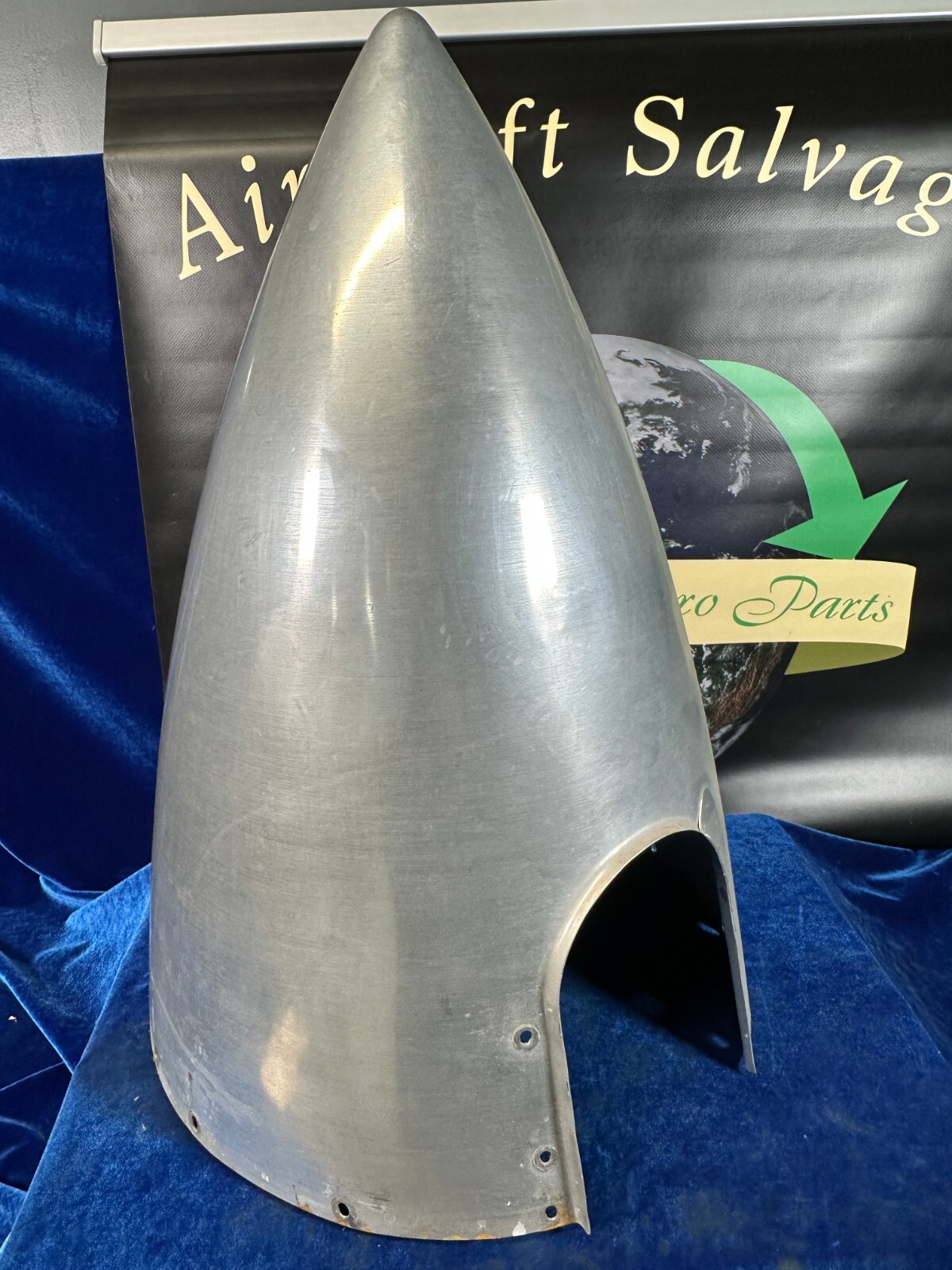 CESSNA 310 J SPINNER (McCAULEY PROPELLER) P/N: 0855030-12 , 0855030-1