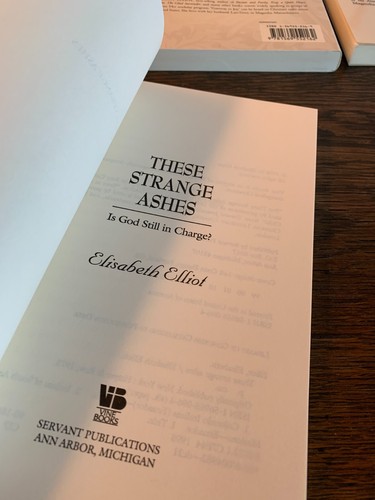 Elisabeth Elliot Softcover Book Lot - Picture 3 of 19