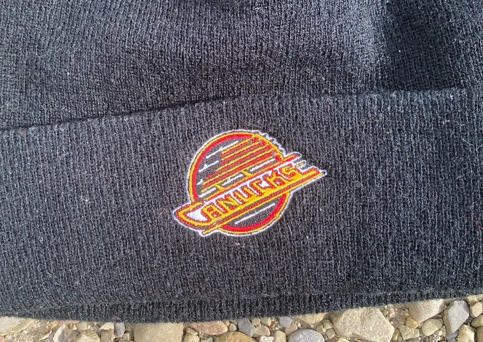 Boné Vancouver Canucks NHL Zephyr Graf-X algemado gorro pom preto tamanho único - Imagem 2 de 4