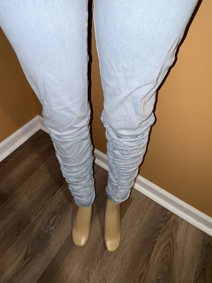 Pantalones de mezclilla para mujer casi famosos fruncidos leggings tiro alto elásticos talla M Foto 4 de 4