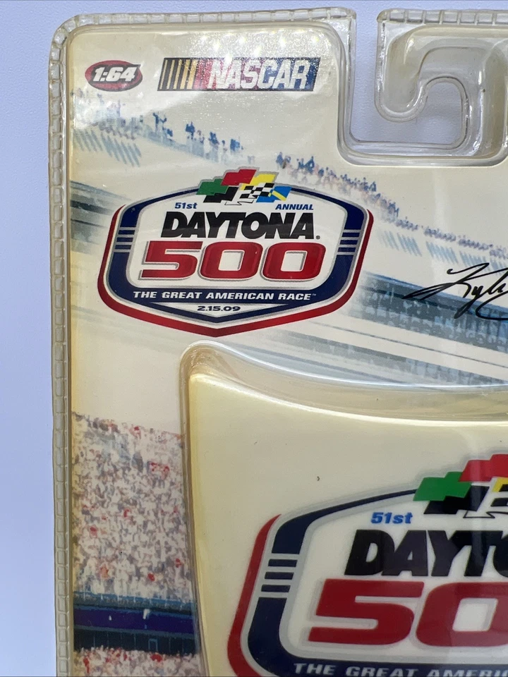 Coche amarillo fundido a presión Daytona 500 2009 M&M’s Kyle Busch #18 Winners Circle 1:64 Foto 4 de 4