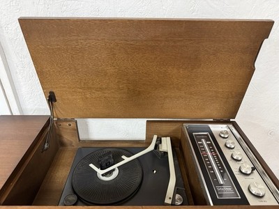 VTG Panasonic Solid State AM/FM Stereo Turntable Walnut Cabinet SE