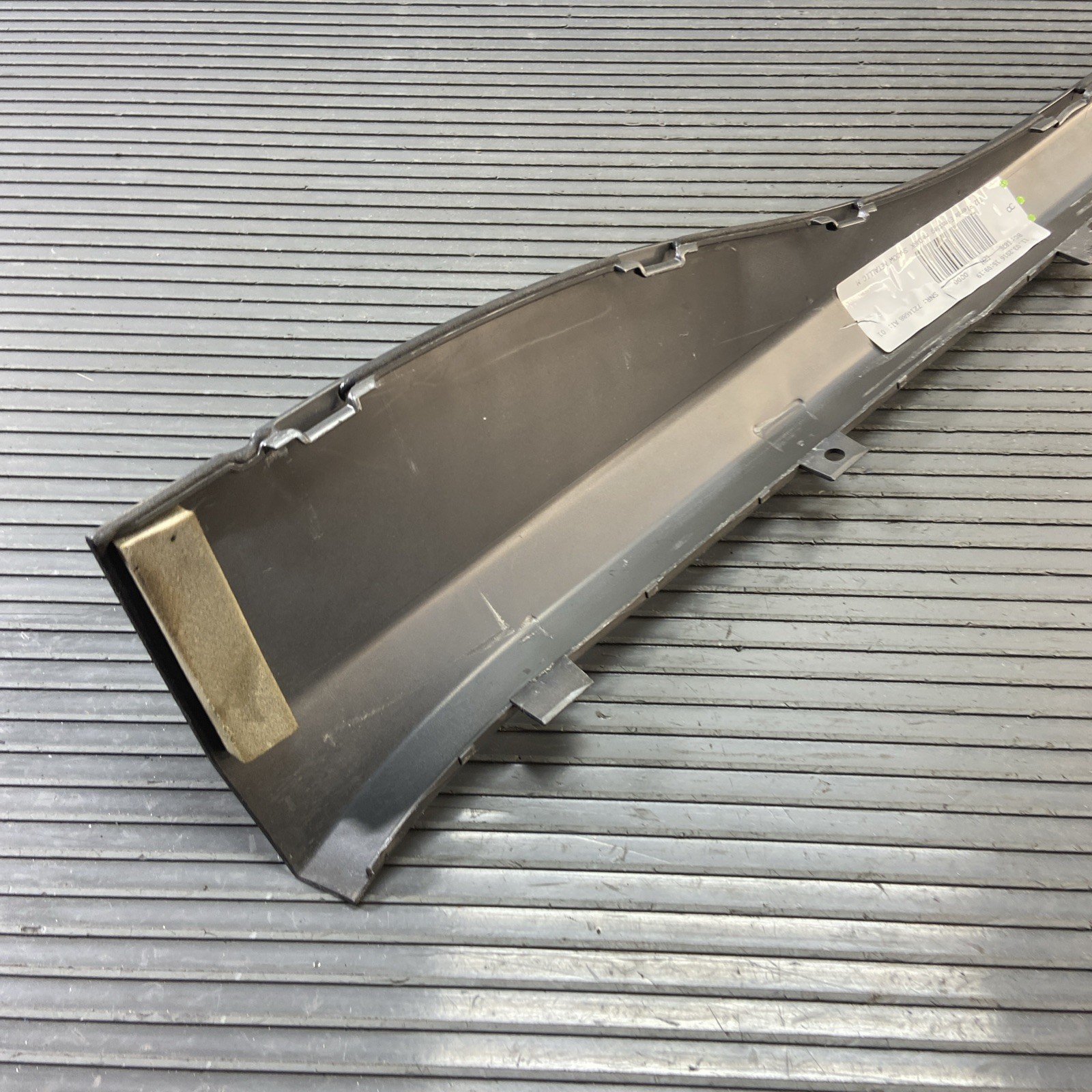 BMW i8 2014-2020 Front Right Lower Scuff plate