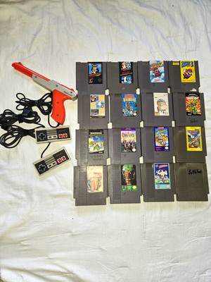 Nintendo NES Game Lot w/ 2 Wired Controllers + Zapper Light Gun NTSC-U/C