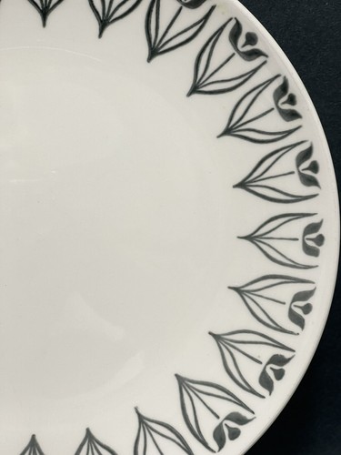 Tulip Time Plates By Klowles Kalla Design USA White With Grey Gray Tulip Design - Picture 5 of 8