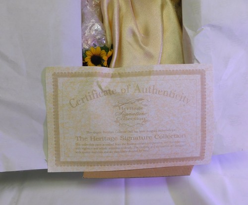 HERITAGE SIGNATURE COLLECTION PORCELAIN SONIA NIB - Picture 4 of 4
