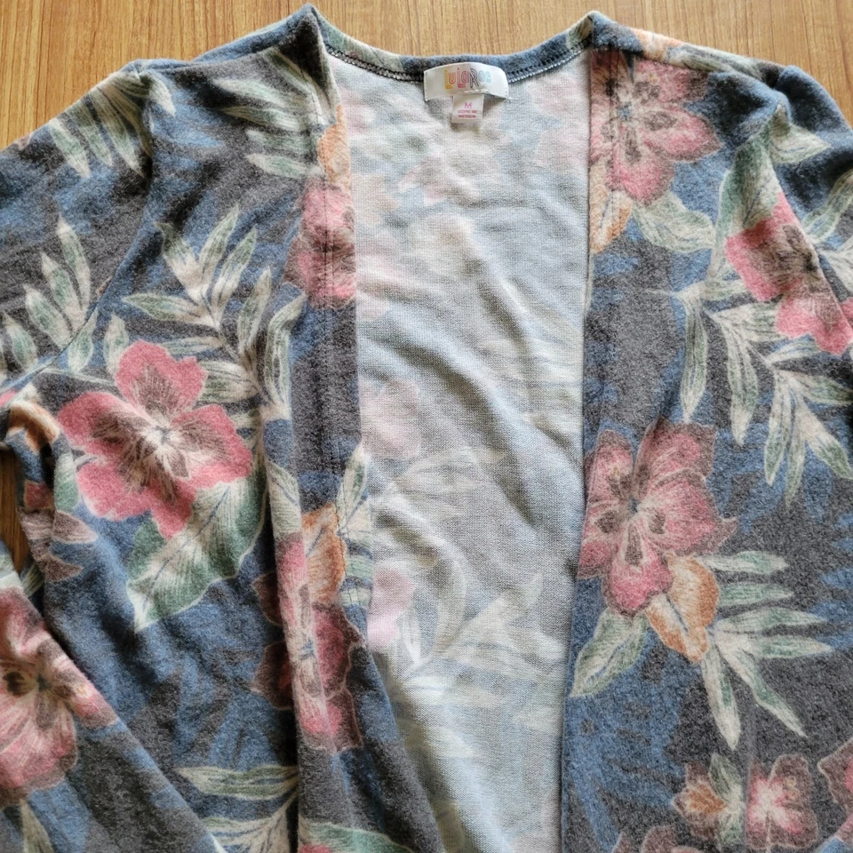 Cárdigan plumero Lularoe para mujer talla mediana gris azul estampado floral suéter de bolsillo Foto 4 de 4