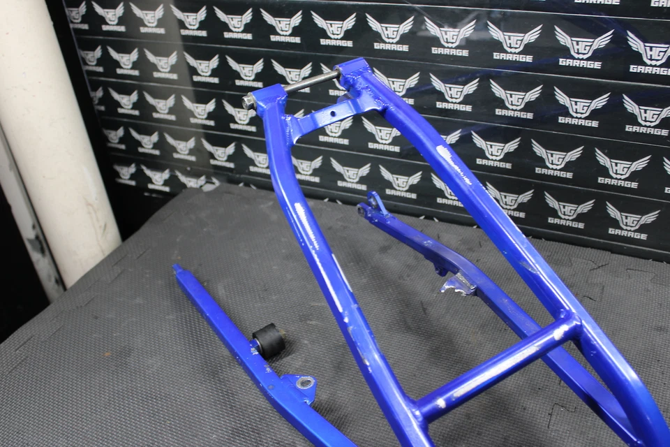 Yamaha 2001 YZ250F 2000 2001 YZ426F 2000 OEM SUBCHASIS TRASERO Foto 3 de 4